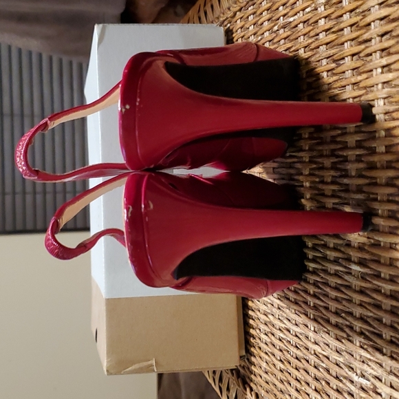 Guess size 6 heels - Picture 3 of 4